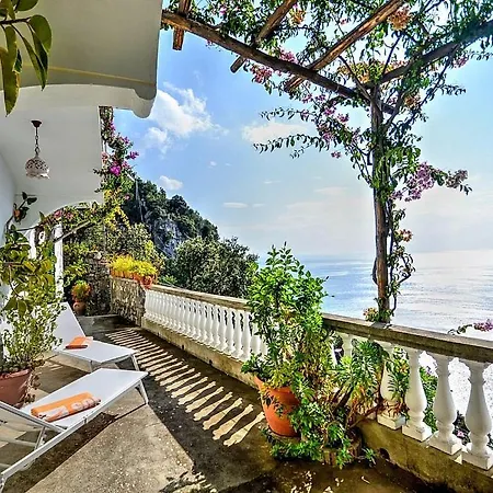Sleeps 2 Air Con Wifi *