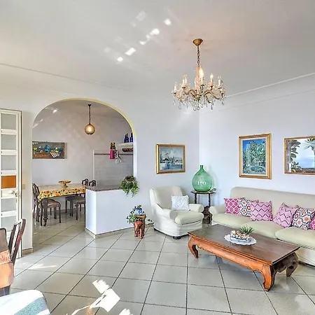 Sleeps 2 Air Con Wifi Positano